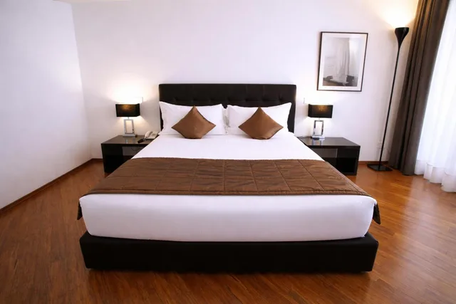 جناح جونيور، Hotel San Rocco 1/10