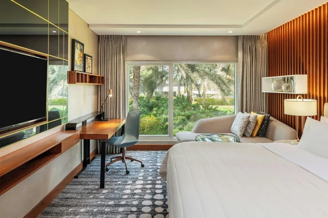 Deluxe, Double Bed, Garden View, Le Meridien Dubai Hotel and Conference Centre 1/8