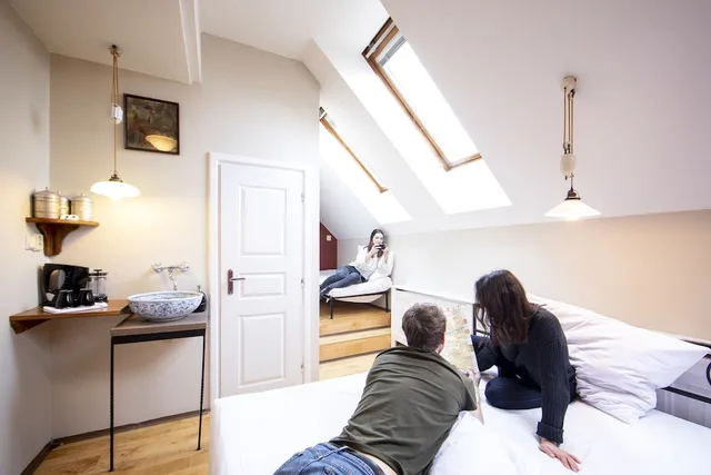 غرفة عائلية بسرير مزدوج وسريرين منفصلين، Sir Toby Apos S Hostel 2/3