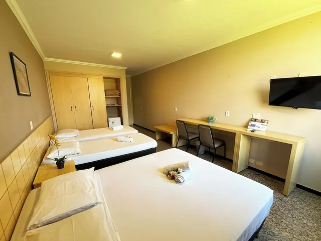 1 Bedroom, Deluxe, Quadruple, Accessible, Diplomat Hotel 6/10