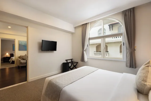 2 Bedrooms, Family Suite, 2 King Beds, Kitchen, Central Mansions 6/10