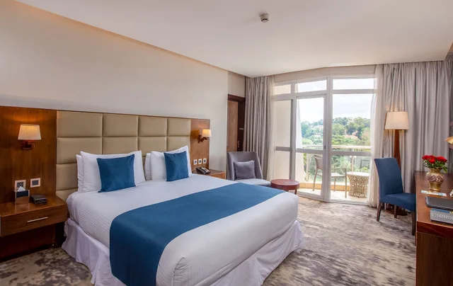 غرفة ديلوكس بسرير كوين بشرفة، Golden Tulip Canaan Kampala 6/10