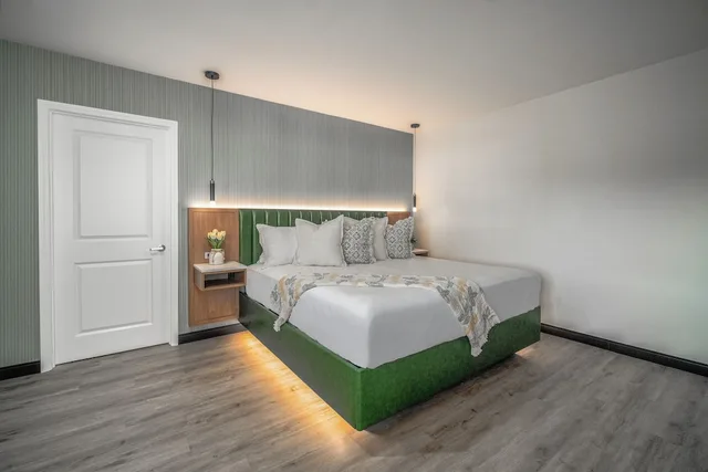 Exclusive, 3 Queen Beds, LYFE INN & SUITES by AGA- North Hollywood Near Universal Studios 1/3
