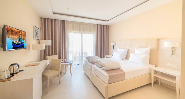 غرفة قياسية بسرير مزدوج أو سريرين منفصلين، Maritim Antonine Hotel and Spa Malta 1/2