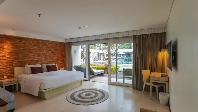 Deluxe, Pool Side، Sono Belle Bali Legian 1/9