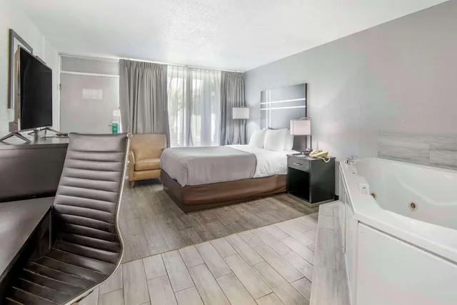 غرفة بسرير كوين، Quality Inn & Suites Hardeeville - Savannah North 6/6