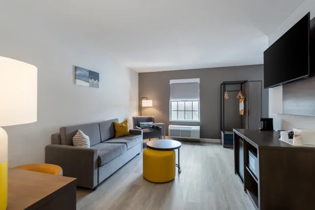 جناح بغرفة نوم واحدة مع أريكة في طابق مرتفع، Comfort Inn & Suites Lexington South 4/8