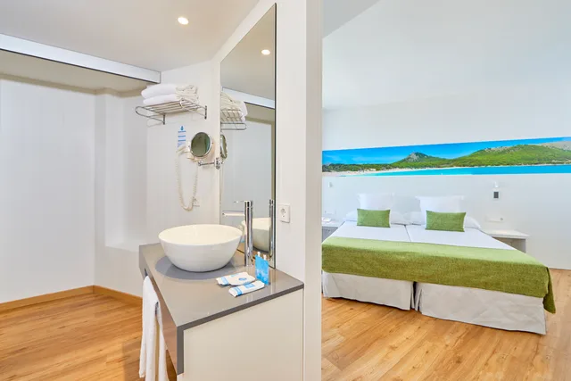 Superior, Double Bed, Side Sea View، Hotel Negresco - Adults Only 2/2