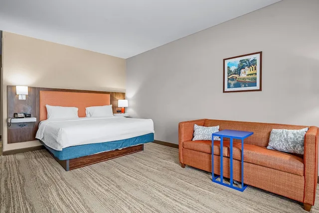 Study, King Bed, Sofa، Hampton Inn & Suites New Braunfels 2/10