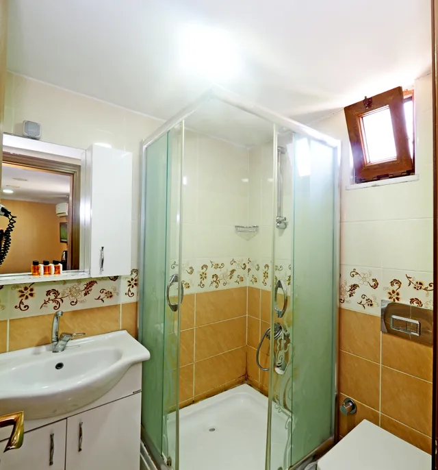 غرفة ثلاثية، Renova Hotel Fatih 5/5