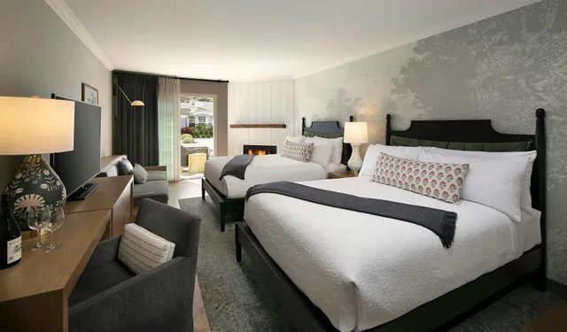 غرفة بسريرين كوين بشرفة بإطلالة جزئية على البحر، Fireside Inn On Moonstone Beach 3/5