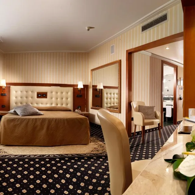 غرفة ثلاثية، Hotel Ariston 4/6