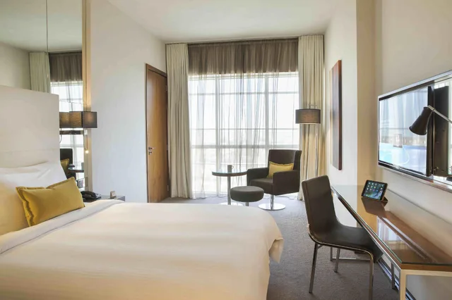جناح بسرير كوين بغرفة نوم واحدة، سنترو واحه من روتانا(Centro Waha By Rotana) 1/1