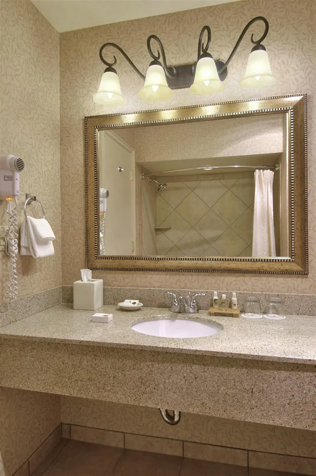 جناح تنفيذي بسرير كوين، Red Lion Hotel Coos Bay 4/4
