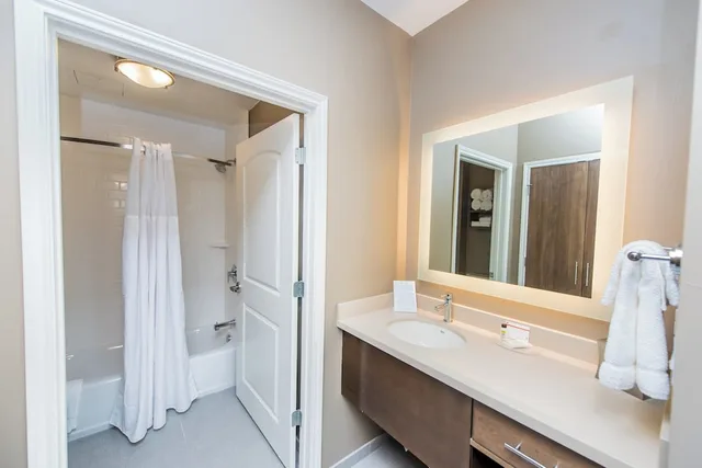 2 Bedrooms, Suite, 1 King and 2 Queen Beds, Kitchen, Staybridge Suites Houston Humble Generation Pk 5/7