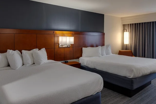 غرفة بسريرين كوين مع أريكة لذوي الإعاقة، Courtyard by Marriott Oklahoma City North/Quail Springs 1/7