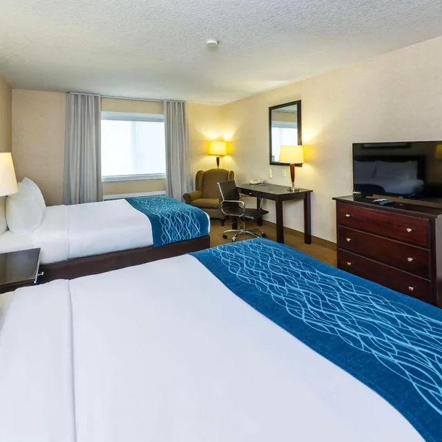 غرفة بسرير كينج وسريرين كوين، Comfort Inn And Suites Edson Yellowhead Highway 2/10