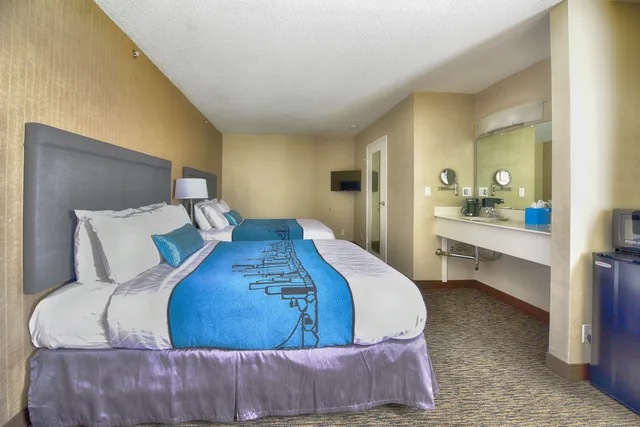 Luxury, Suite, 2 Queen Beds, Living and Dining Areas، City Center Inn and Suites 2/5