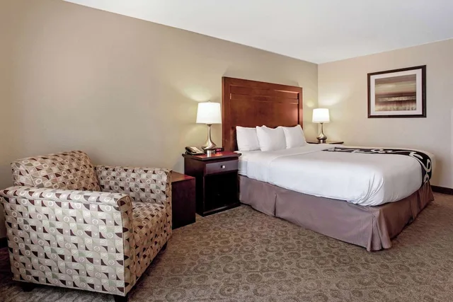 غرفة بسرير كينج، La Quinta Inn & Suites by Wyndham Bismarck 3/4