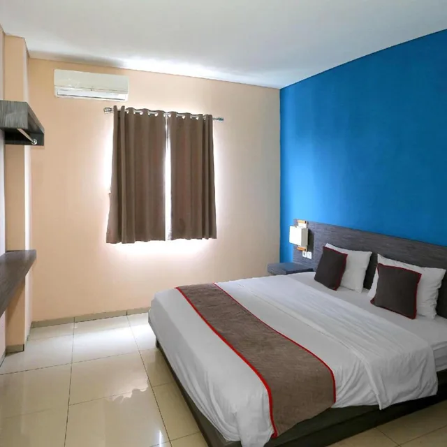 Deluxe, King Bed, Super OYO Townhouse OAK Hotel Fiducia Pondok Gede 2/5