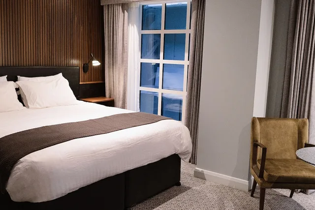 Big, King Bed، Telegraph Hotel Coventry Hotel 2/4