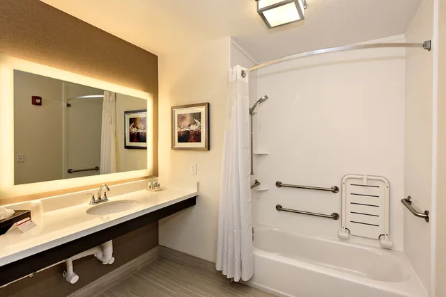 غرفة قياسية بسريرين منفصلين لذوي الإعاقة، Holiday Inn St. George Conv Ctr 2/2