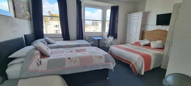Family, 3 Beds, Marine View 5/10