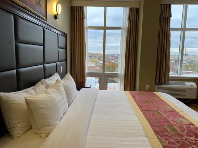 غرفة بريميوم بسرير كينج، Queens Hotel 2/6