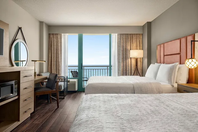 غرفة بسريرين كوين بإطلالة على البحر بحوض استحمام، Hampton Inn Virginia Beach Oceanfront South 1/5