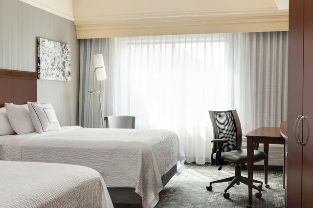 غرفة رباعية بسرير كوين لذوي الإعاقة، Courtyard By Marriott Columbia Missouri 1/5
