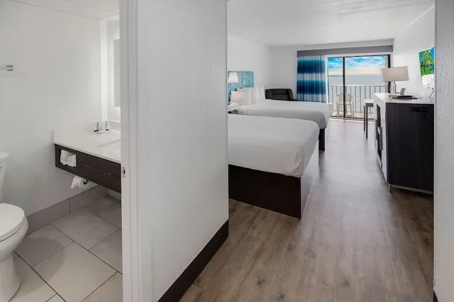 Standard, 2 Queen Beds, Ocean Front، Tropical Seas Hotel 4/4