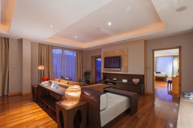 جناح بسرير كينج بإطلالة على البحر بشرفة بغرفة نوم واحدة، Holiday Inn Resort Phuket, an IHG Hotel 3/7