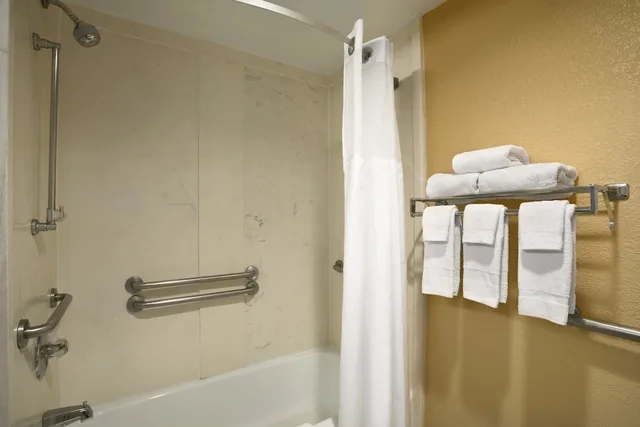 غرفة بسريرين كوين للمدخنين، Days Inn by Wyndham Nashville Airport 4/4