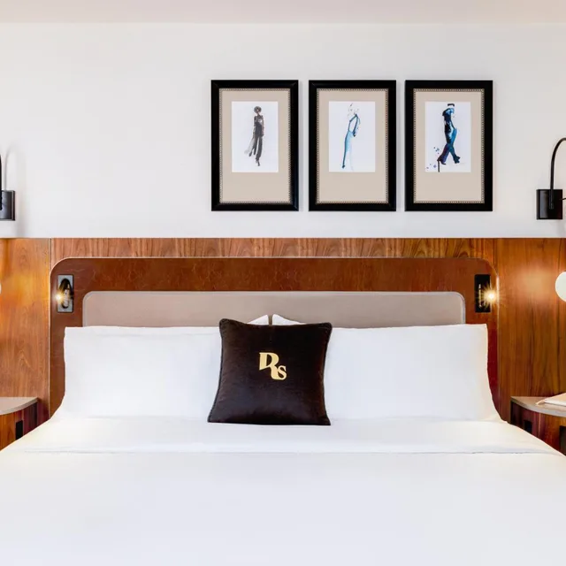 جناح بسرير كوين، The Benjamin Royal Sonesta New York 1/2