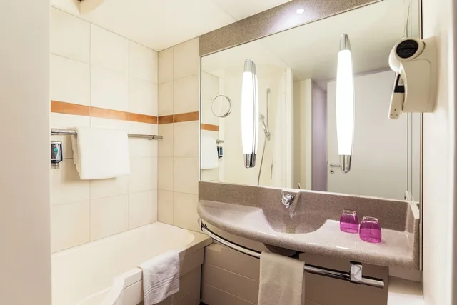 غرفة سوبيريور بسرير كوين، Novotel Dusseldorf City West 7/8