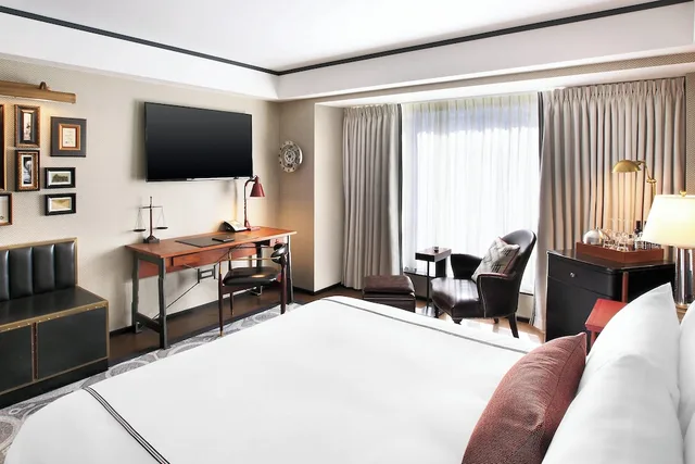 غرفة سوبيريور بسرير كينج لذوي الإعاقة، The Liberty, A Luxury Collection Hotel, Boston 3/5