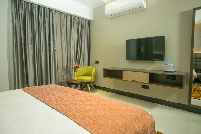 غرفة ديلوكس بسرير كوين بإطلالة على المدينة بغرفة نوم واحدة، Hotel Omni Residency 6/10
