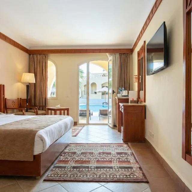 Swim Up, Romance, Double Bed, Adult Only، Regency Plaza Aqua Park Spa Resort 2/7