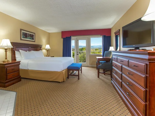 Standard, Music Road Hotel 2/2