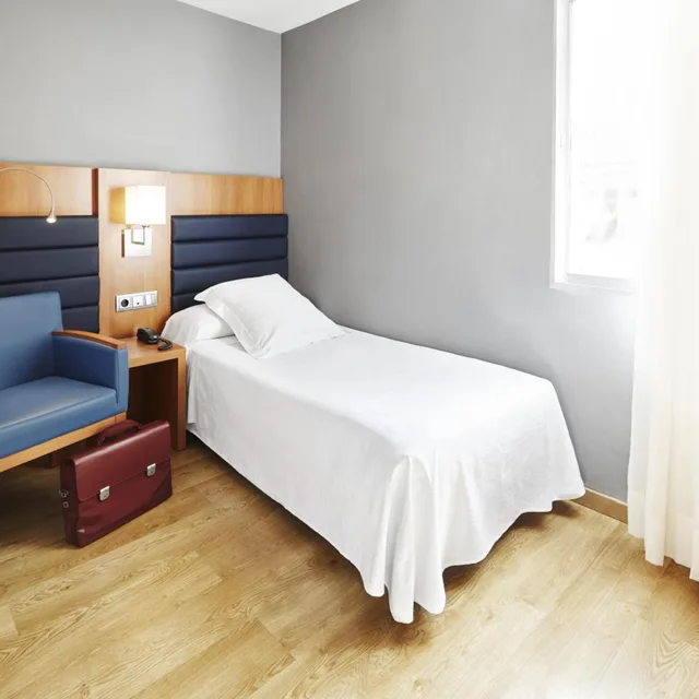Single Room, Barcelona Century Hotel 2/5
