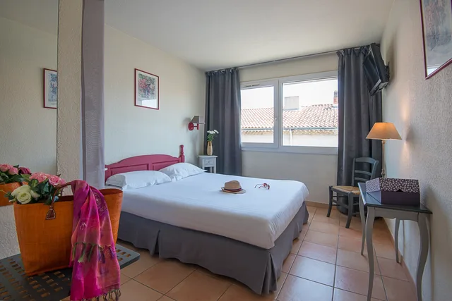 Standard, Double Bed, Hotel du Forum 2/3