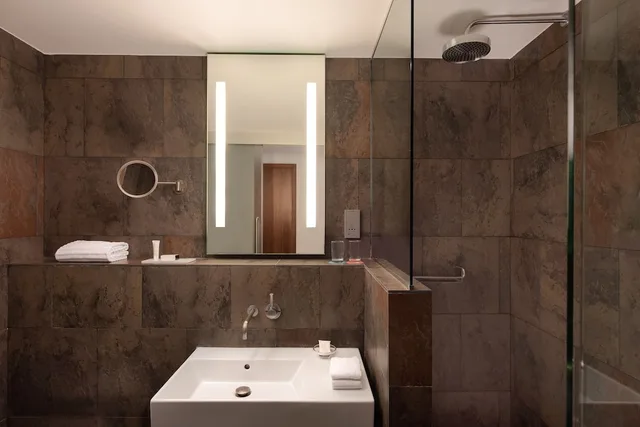 جناح بريستيج بسرير كينج، Le Meridien Barcelona 3/4