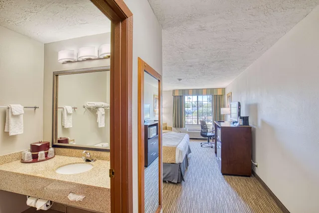 غرفة بسرير كينج لذوي الإعاقة، Best Western Green Valley Inn 3/4