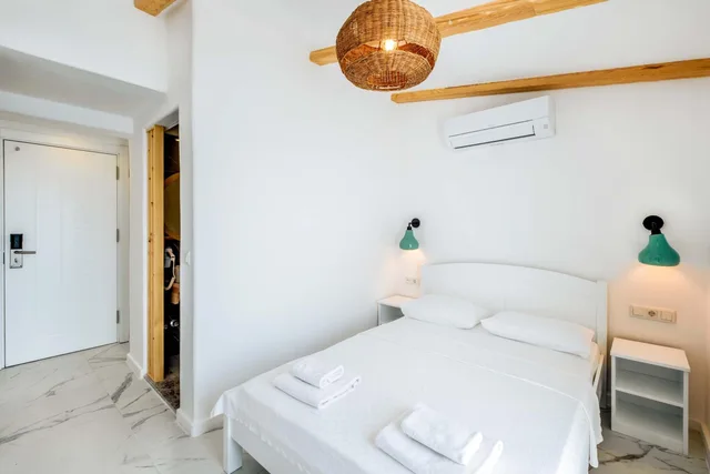 غرفة بسرير مزدوج بإطلالة على البحر، Payam Hotel 2/6