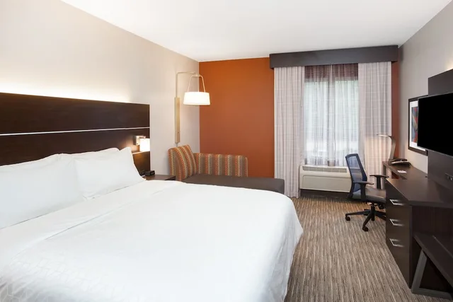 غرفة قياسية بسرير كينج لذوي الإعاقة، Holiday Inn Express Haskell-Wayne Area 1/6