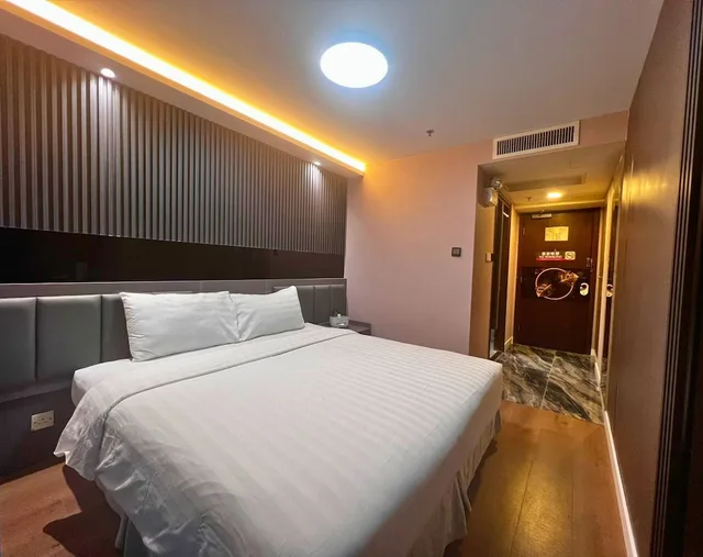 غرفة بريميير بسرير كينج، Hennessy Hotel 2/3