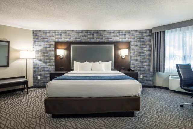 غرفة بسرير كينج لذوي الإعاقة، Comfort Inn Montreal Aeroport 2/7