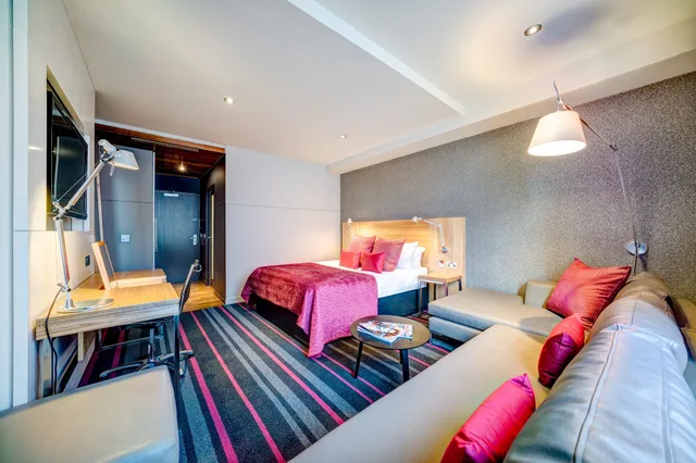 City, Queen Bed، Apex City 12/14