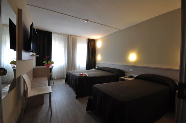 غرفة ثلاثية بسرير كوين وسرير فردي، Best Quality Hotel Politecnico 2/4
