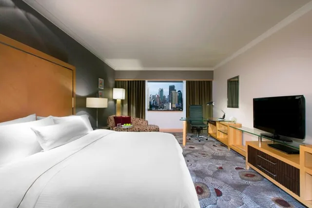 غرفة بسرير كينج بإطلالة على المدينة، The Westin Grande Sukhumvit 2/7
